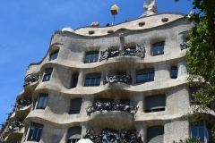 Barcelona_Gaudi_Bldg_2